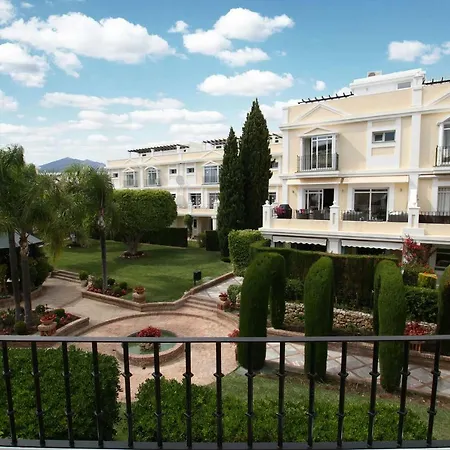 Spacious 2 Bed Duplex In Aloha Gardens Close To Puerto Banus ماربيا