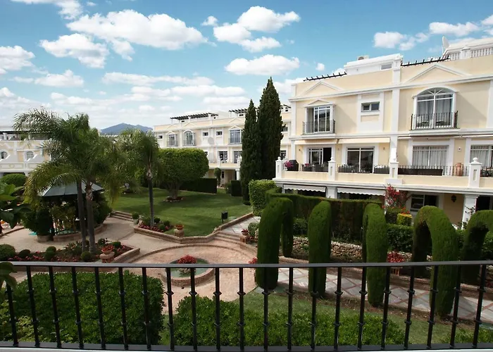 Spacious 2 Bed Duplex In Aloha Gardens Close To Puerto Banus Marbella