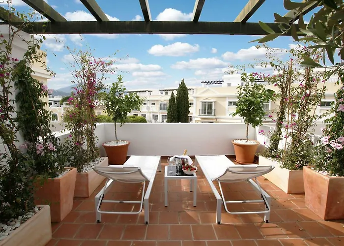 Apartment Spacious 2 Bed Duplex In Aloha Gardens Close To Puerto Banus *