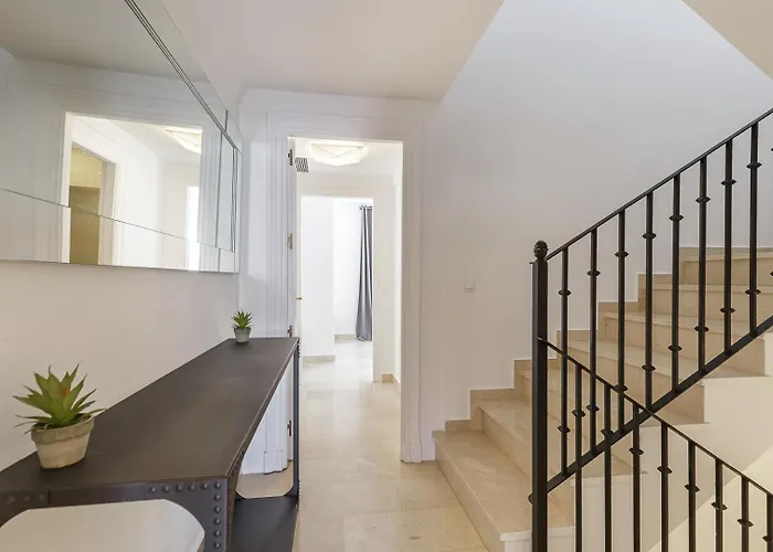 Spacious 2 Bed Duplex In Aloha Gardens Close To Puerto Banus