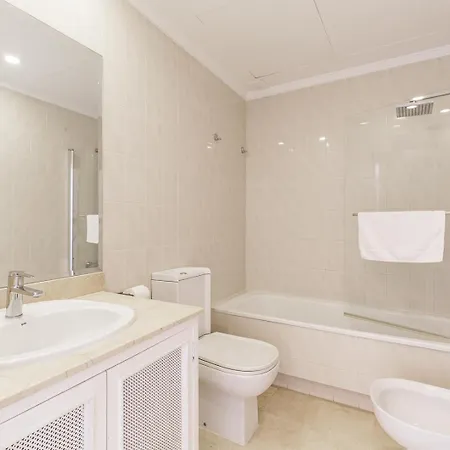 Spacious 2 Bed Duplex In Aloha Gardens Close To Puerto Banus *