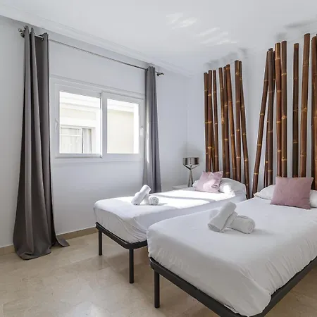 Spacious 2 Bed Duplex In Aloha Gardens Close To Puerto Banus