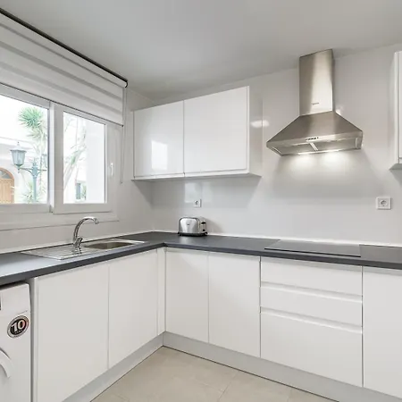 Spacious 2 Bed Duplex In Aloha Gardens Close To Puerto Banus 公寓