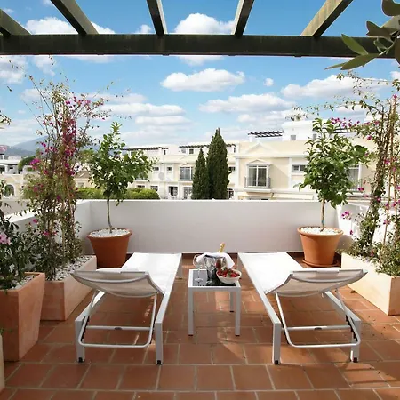 아파트 Spacious 2 Bed Duplex In Aloha Gardens Close To Puerto Banus *