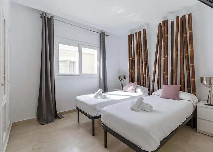 Spacious 2 Bed Duplex In Aloha Gardens Close To Puerto Banus