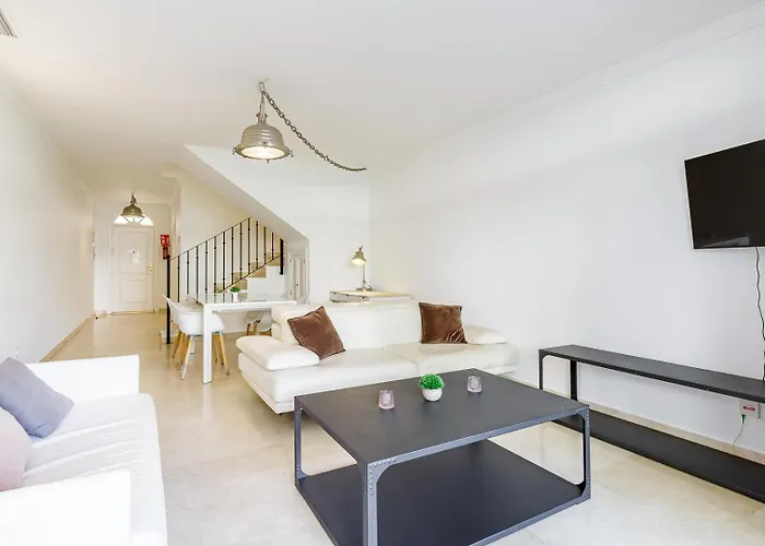 Spacious 2 Bed Duplex In Aloha Gardens Close To Puerto Banus דירה *
