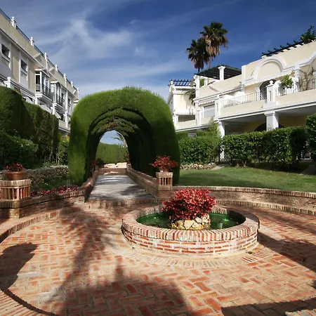 아파트 Spacious 2 Bed Duplex In Aloha Gardens Close To Puerto Banus