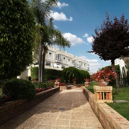 아파트 Spacious 2 Bed Duplex In Aloha Gardens Close To Puerto Banus