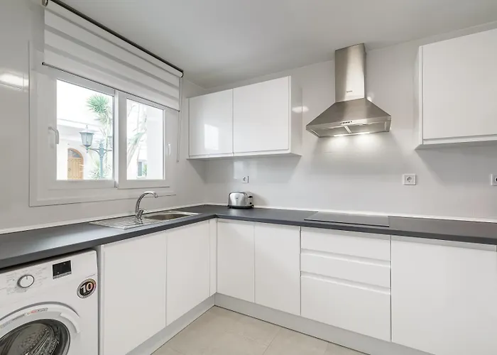 Spacious 2 Bed Duplex In Aloha Gardens Close To Puerto Banus 아파트