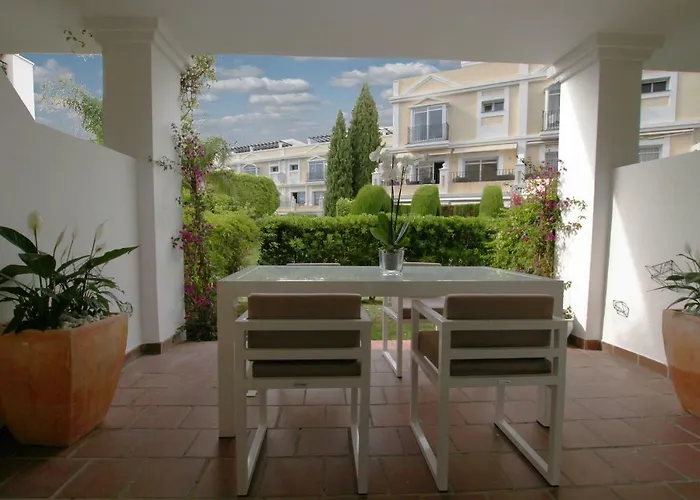Spacious 2 Bed Duplex In Aloha Gardens Close To Puerto Banus